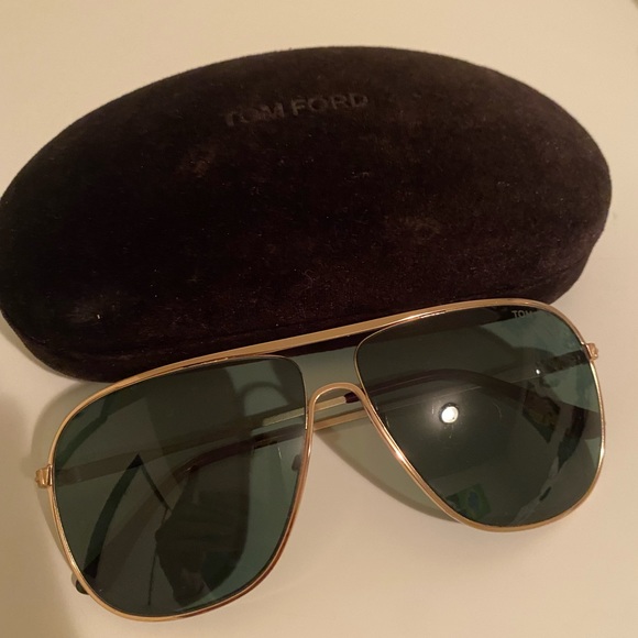 Tom Ford sunglasses. Good condition. Originally bought at $400 - Picture 5 of 6